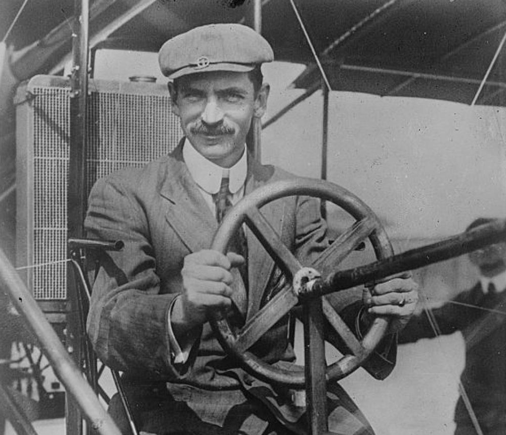 29-glenn-curtiss-biplane.jpg