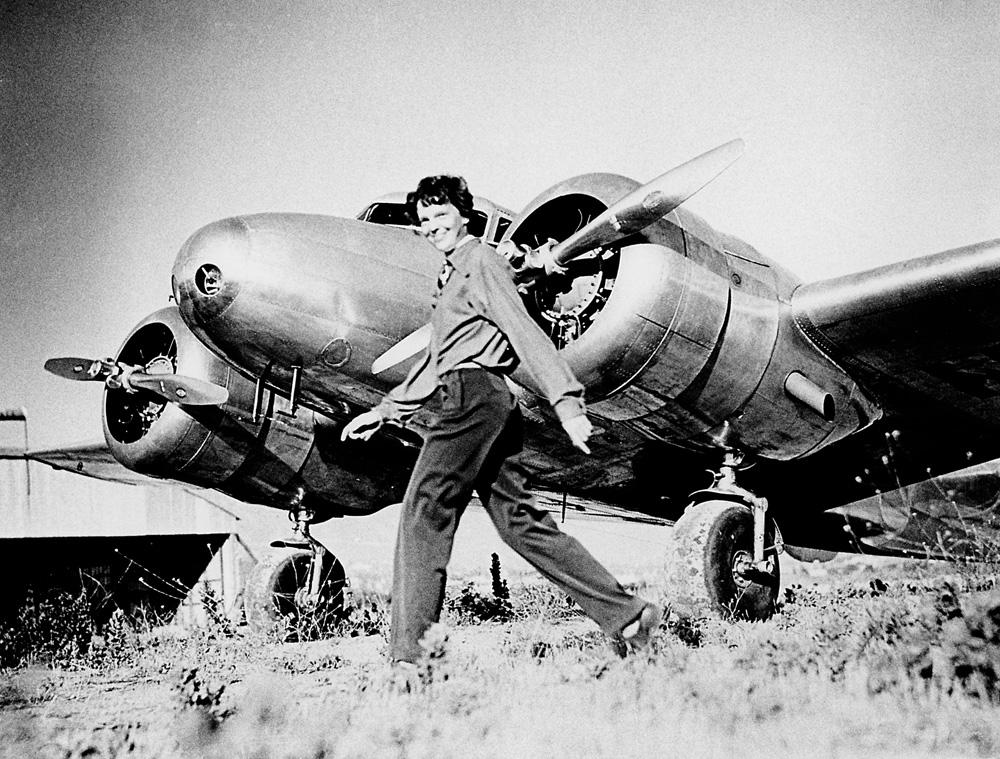 09-amelia-earhart.jpg